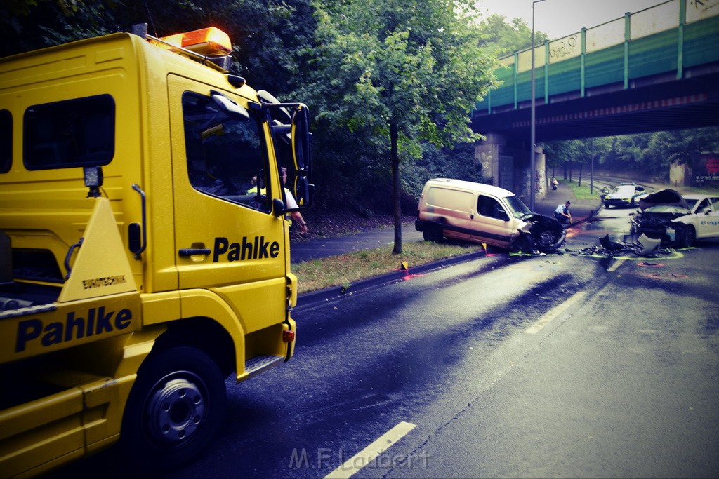 VU Frontal Koeln Hoehenhaus Berlinerstr vor Leuchterstr P28.JPG - Miklos Laubert